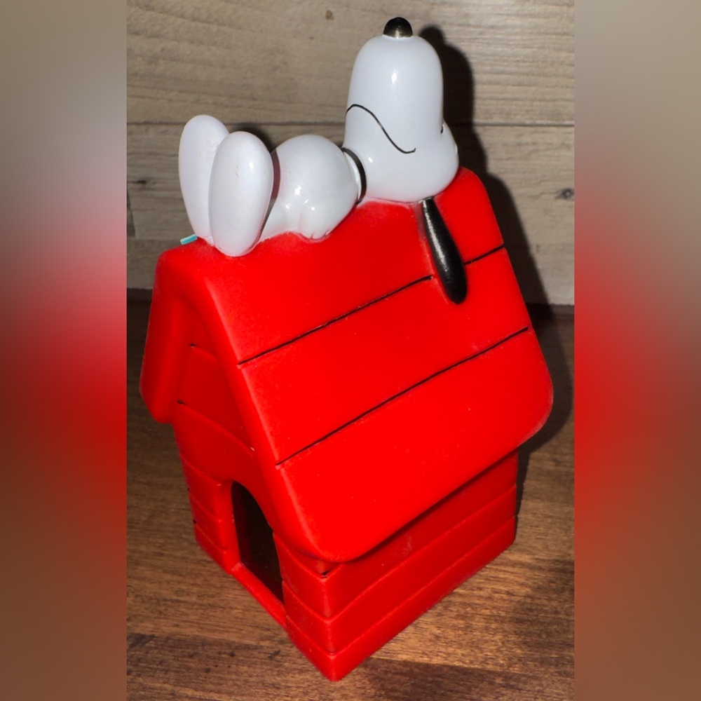 Super Cute Peanuts - Snoopy With Dog House - Squeaky Pet Toy 6.5” - NEW - Picture 12 of 12